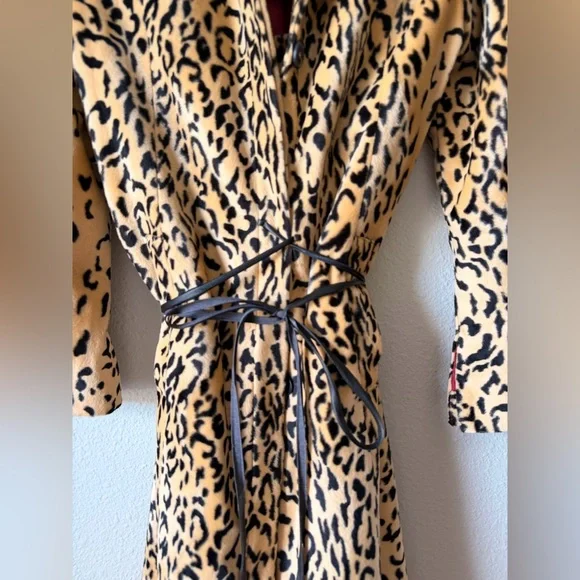 Leopard print coat skirt set, belted coat pocket side,slit skirt, plush print. - Picture 2 of 10